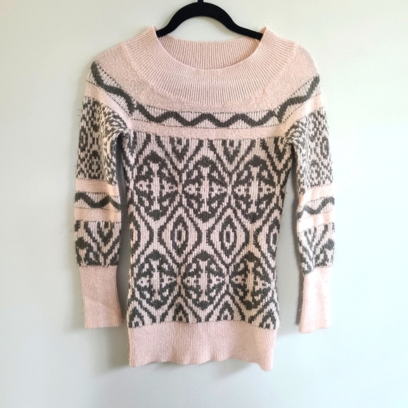 ✨️5 for $25✨️ Xs Kismet Pink and Grey Sweater - Picture 1 of 2